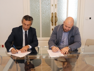 firma convenio TH solidarios